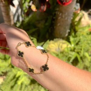 Elegant Gold and Black Clover Bracelet